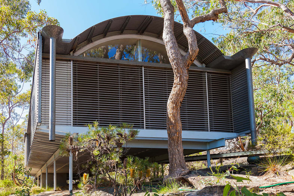 Syd Ball's classic Murcutt house, designed by Glenn Murcutt, Glenorie, NSW, Australia. Built on a 25 acre block of bushland at Glenorie, 50 kilometeres north of Sydney. The house attract many visitors and in true Murcutt values fits into the Australian landscape.