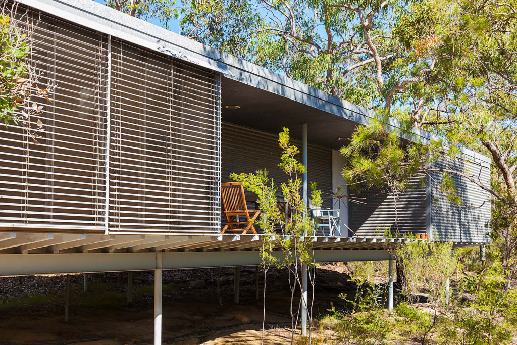 Syd Ball's classic Murcutt house, designed by Glenn Murcutt, Glenorie, NSW, Australia. Built on a 25 acre block of bushland at Glenorie, 50 kilometeres north of Sydney. The house attract many visitors and in true Murcutt values fits into the Australian landscape.