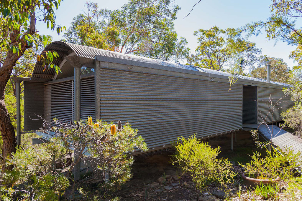 Syd Ball's classic Murcutt house, designed by Glenn Murcutt, Glenorie, NSW, Australia. Built on a 25 acre block of bushland at Glenorie, 50 kilometeres north of Sydney. The house attract many visitors and in true Murcutt values fits into the Australian landscape.